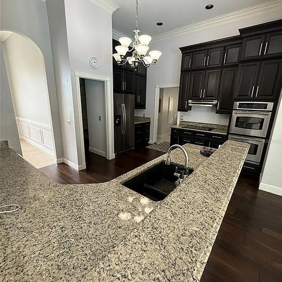 325 Leslie Ln — Photo 12