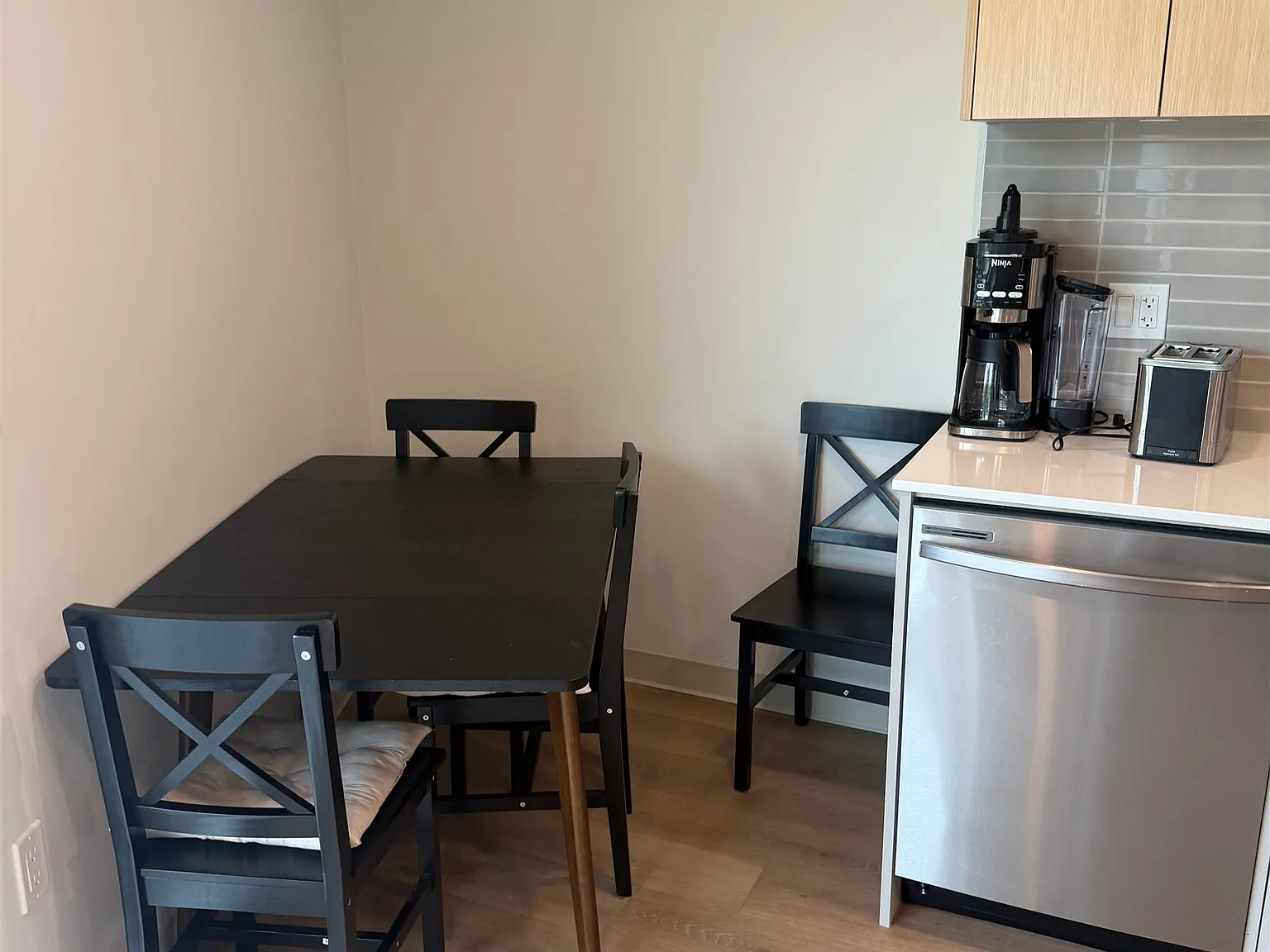 2 bed, 698 sqft, $4,100 — Photo 2
