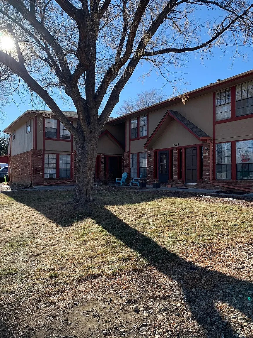 Meadow Dr — Photo 1