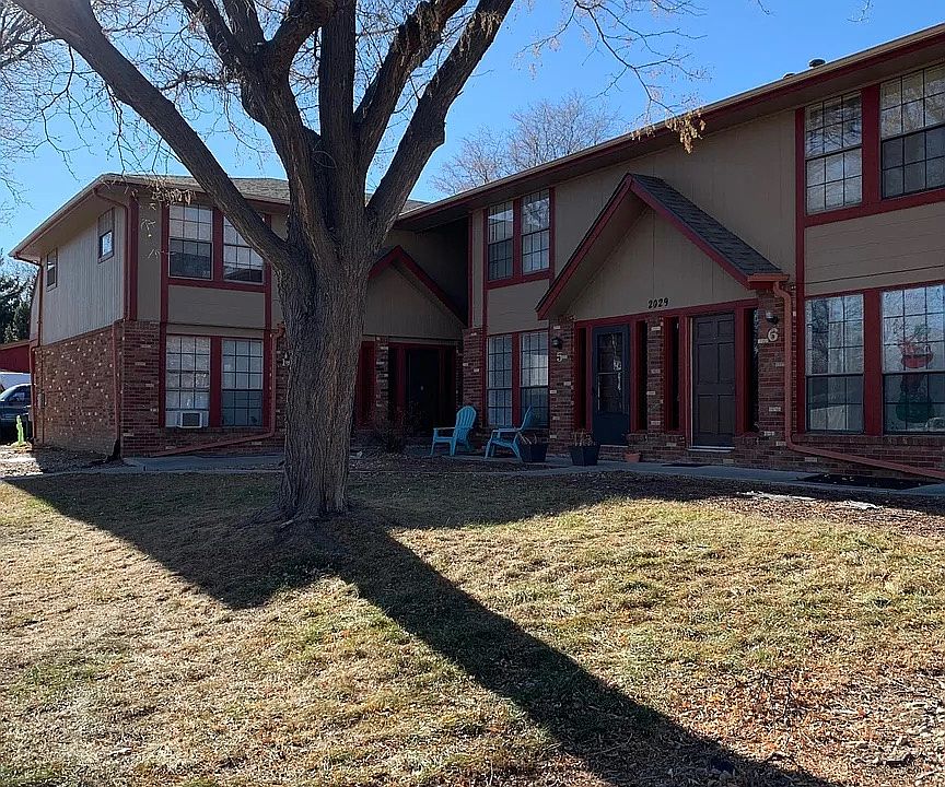 1st image of 2029 Meadow Dr #4