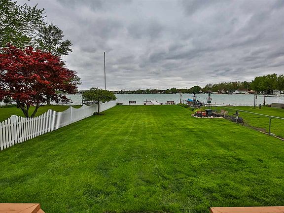 4th image of 25825 Lake Dr