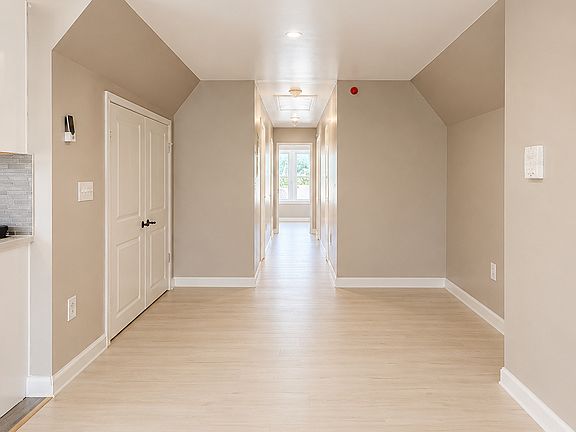5th image of 133 Pearsall Ave #4