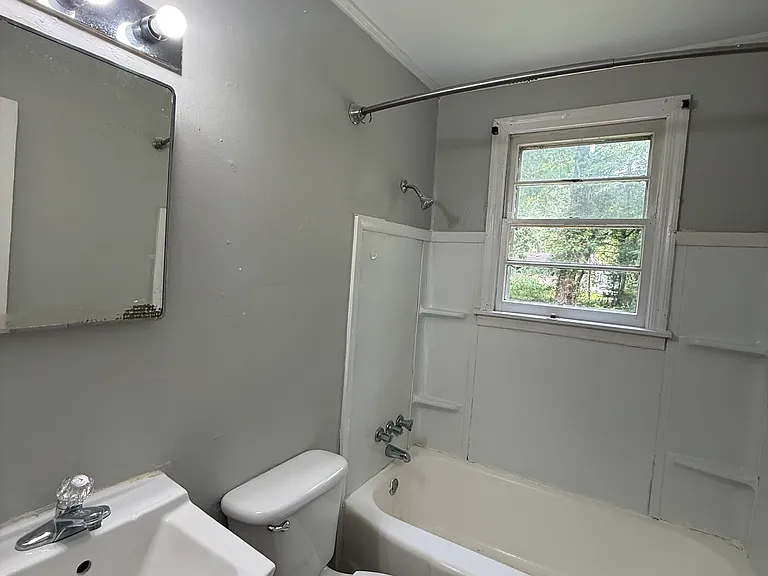 2206 Hawthorne Ave — Photo 7