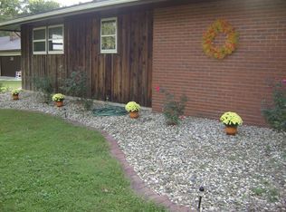 2100 Stoner Dr E, Charleston, IL 61920