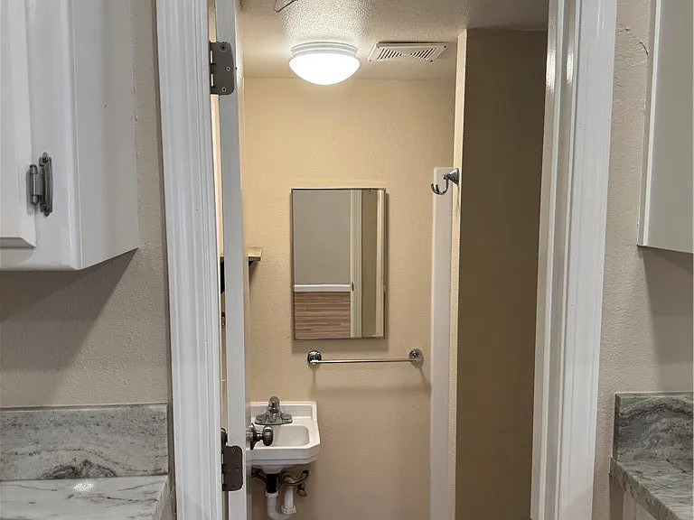 2100 Kennedy Ave — Photo 14