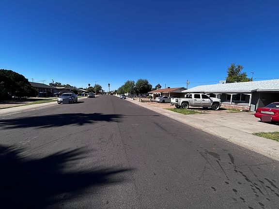4th image of 3210 W Country Gables Dr