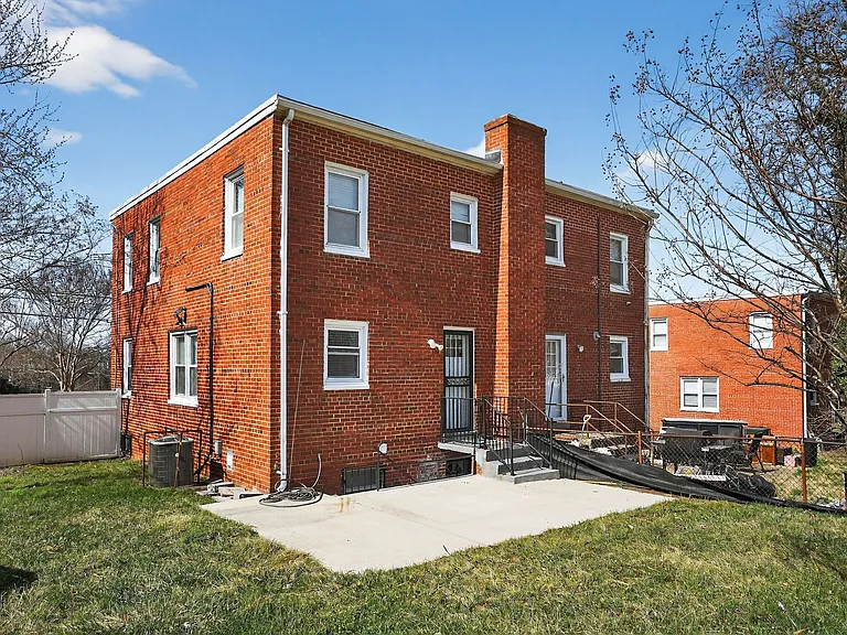 1105 Carrington Ave — Photo 14