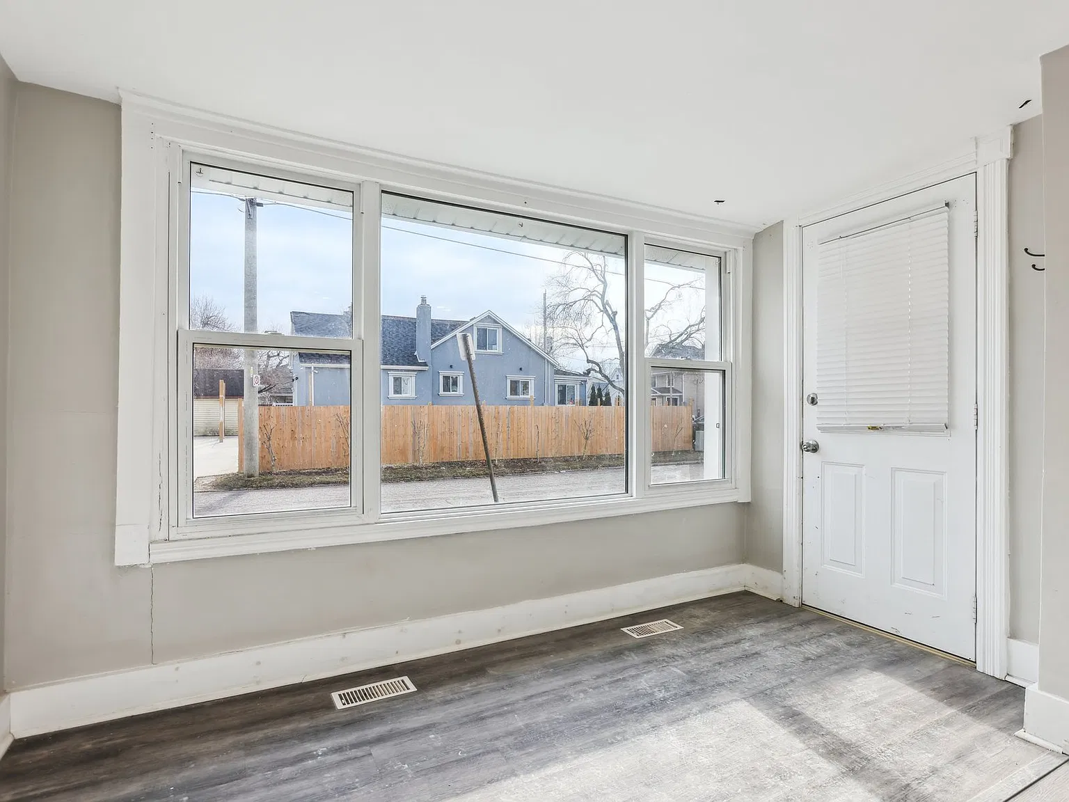 19 Seneca St St. Catharines — Photo 2