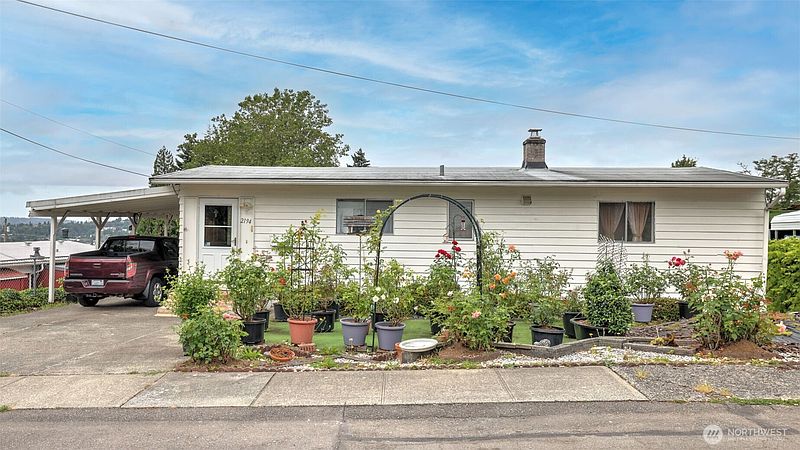 2nd image of 2194 NE 8th Place
