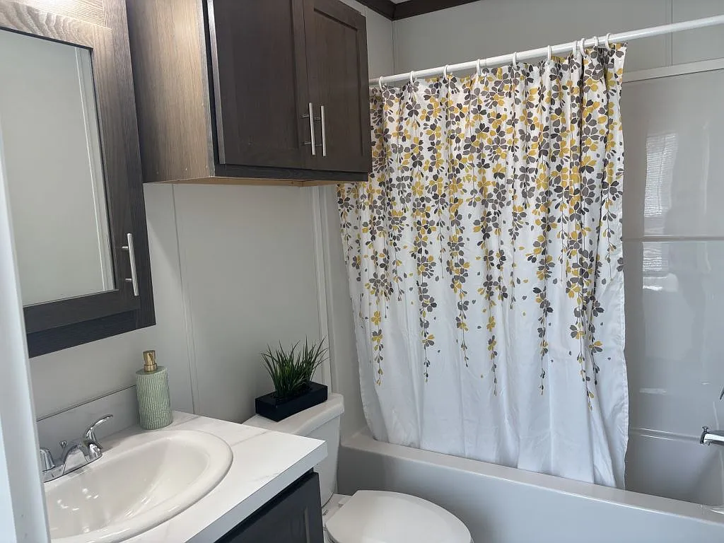 3 bed, 2.0 bath, 1216 sqft, $1,850 — Photo 2