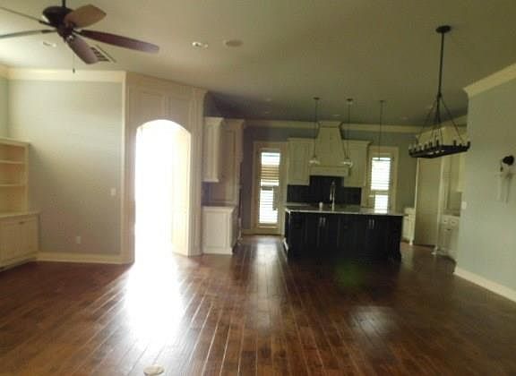 3rd image of 4600 Vista Dr