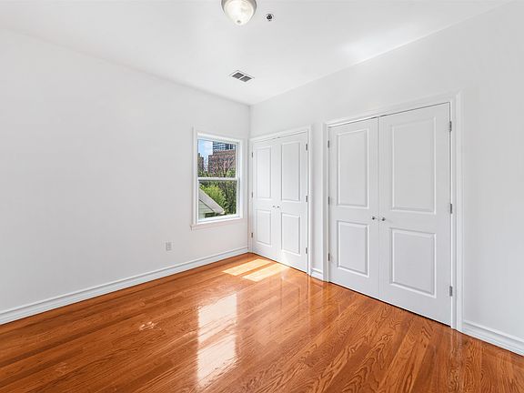 5th image of 239 Baldwin Ave #2