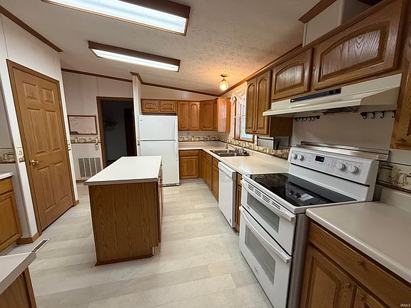 3rd image of 746 Bobtail Ct