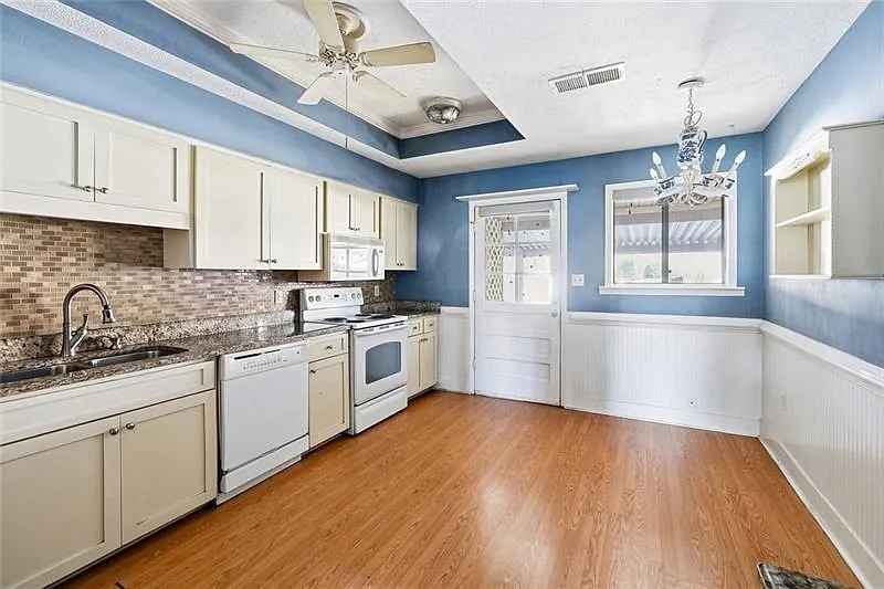 3 bed, 2.0 bath, 1488 sqft, $2,200 — Photo 4