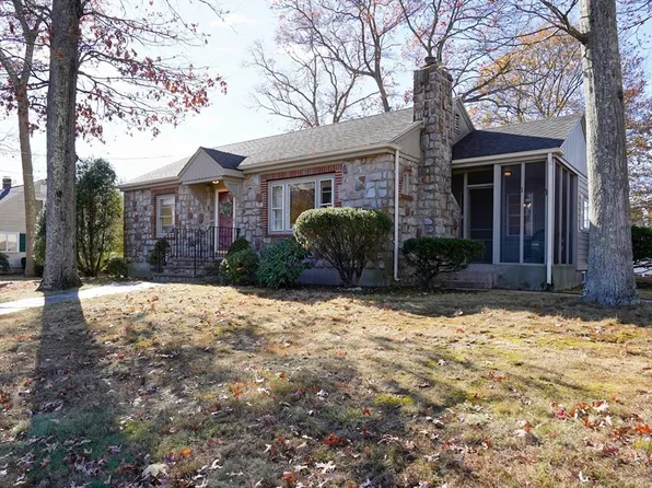 1 Vernon Young Dr, Plainville, MA 02762