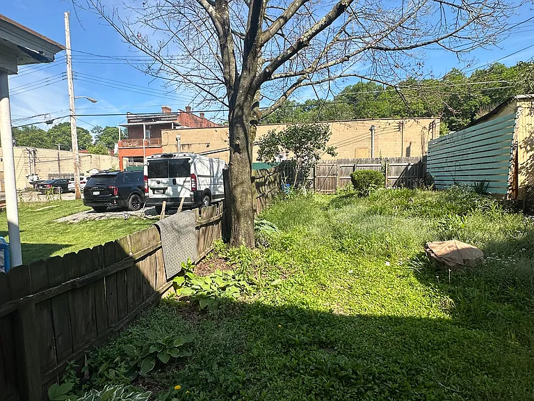 1823 Jancey St — Photo 4