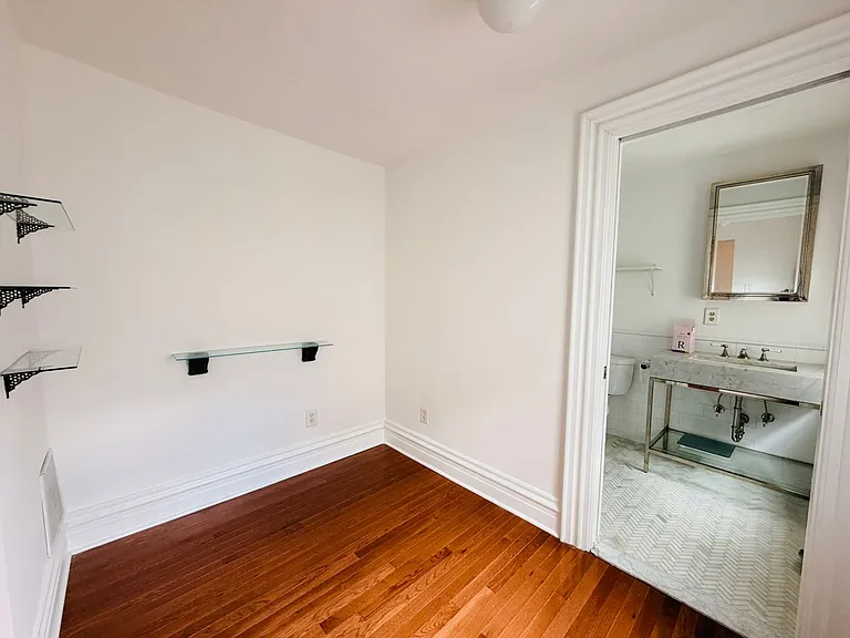 2525 Jane St — Photo 13