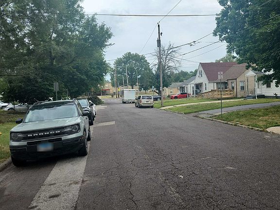 5th image of 2410 W Wiswall St