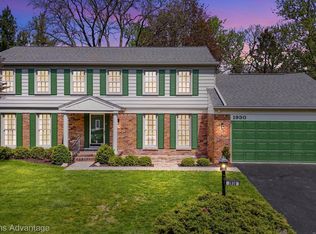 1930 Hunters Ridge Dr, Bloomfield Hills, MI 48304