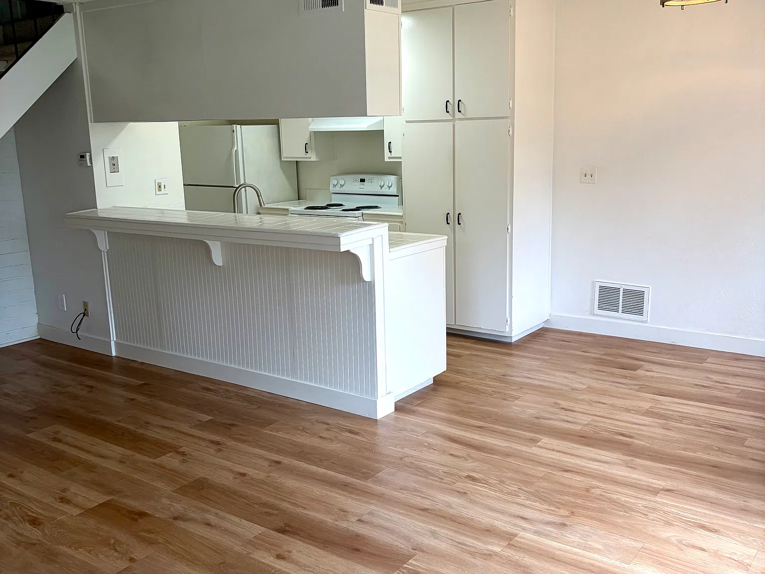 2 bed, 890 sqft, $2,995 — Photo 3