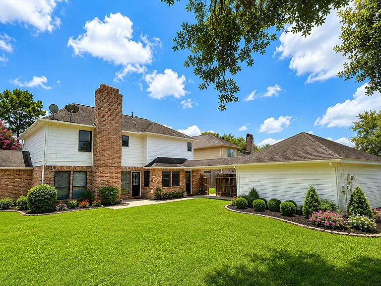 **Virtually enhanced curb appeal for landscaping inspiration**