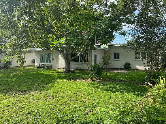 3rd image of 1654 Leisure Dr