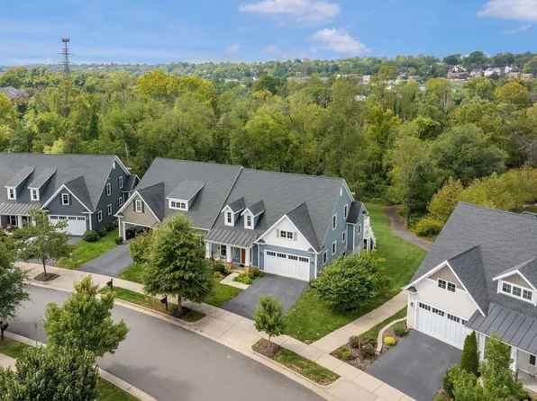 537 Trailside Dr, Charlottesville, VA 22911