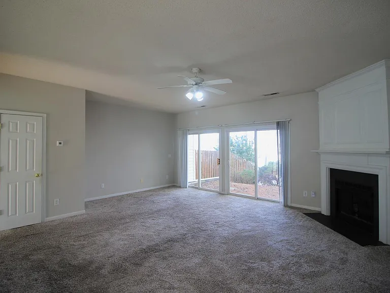 205 Canyon Lake Cir — Photo 6