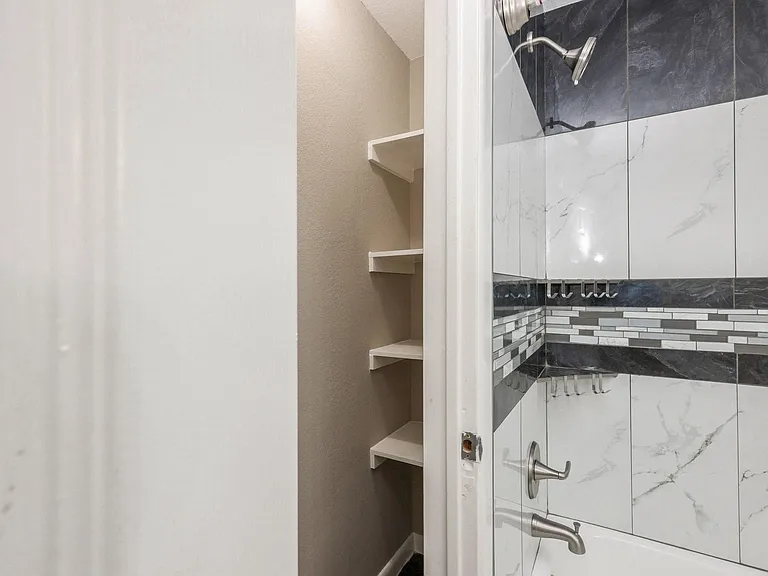 2919 Wentworth St #D — Photo 14
