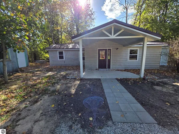 1309 Woodin Rd, Weidman, MI 48893