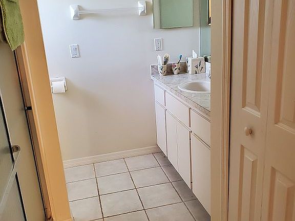 5th image of 3000 Peachtree Dr