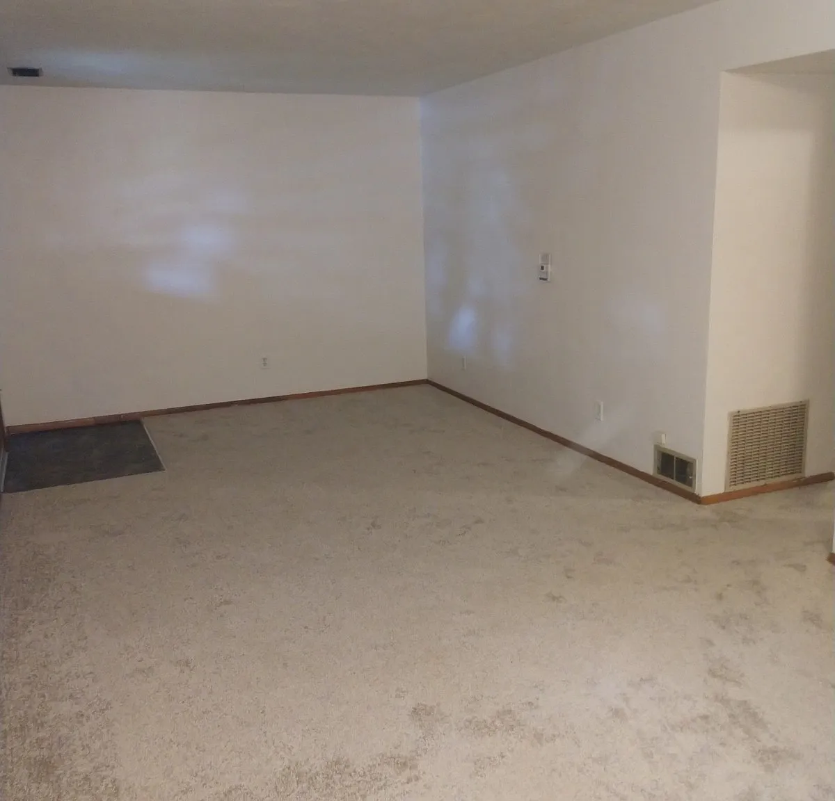 403 Ellen Ave. - 2 — Photo 4