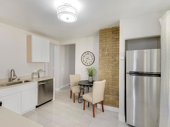 5th image of 2549 Aldrich Ave S