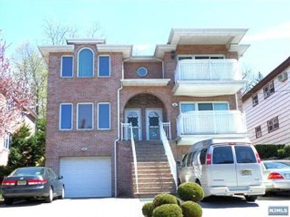 2nd image of 436 Oak St