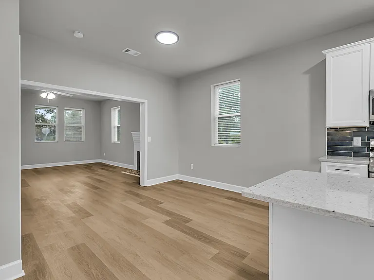 828 W 48th St — Photo 14