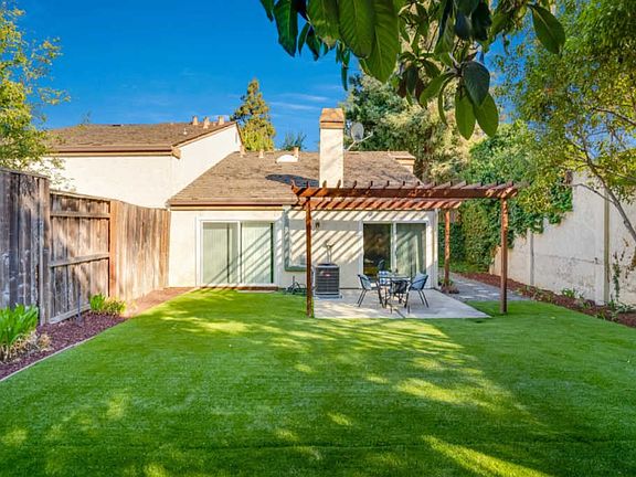 2nd image of 4887 Lago Vista Cir