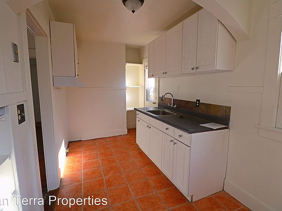 5th image of 3761 Bancroft St