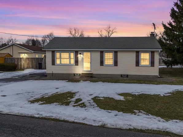 61 Greenbriar Cir, Geneva, NY 14456