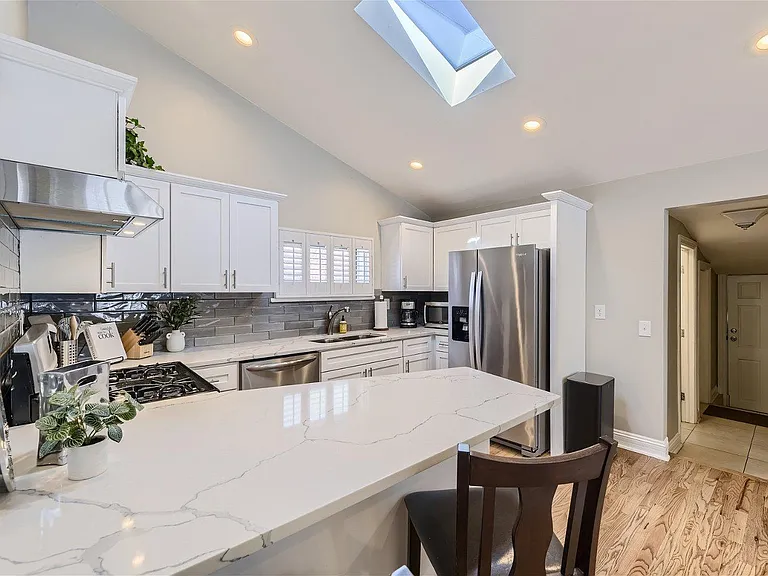 1571 S Corona St — Photo 11