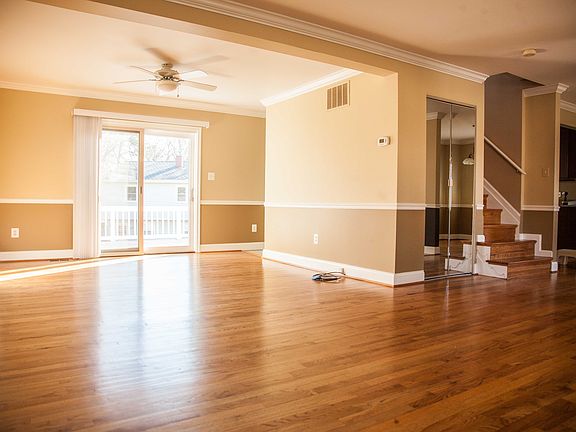 3rd image of 233 Kennedy Ct