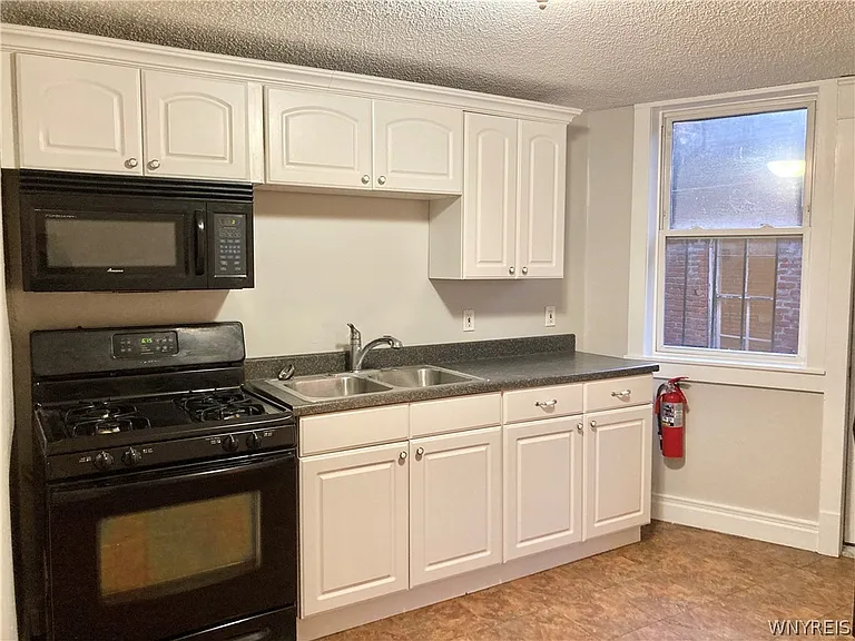 294 S Elmwood Ave #4 — Photo 7