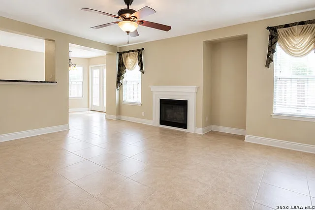 3 bed, 2.5 bath, 2177 sqft, $2,100 — Photo 3