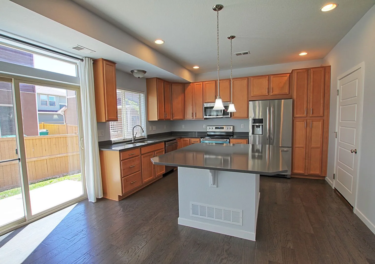5 bed 3.5 bath home in the Meadows — Photo 2