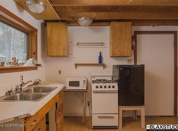 3rd image of 996 E Chena Hills Dr