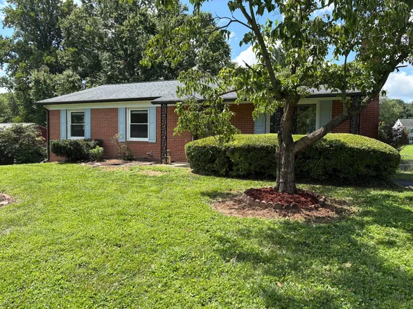 160 S Hughes St, Hamilton, VA 20158