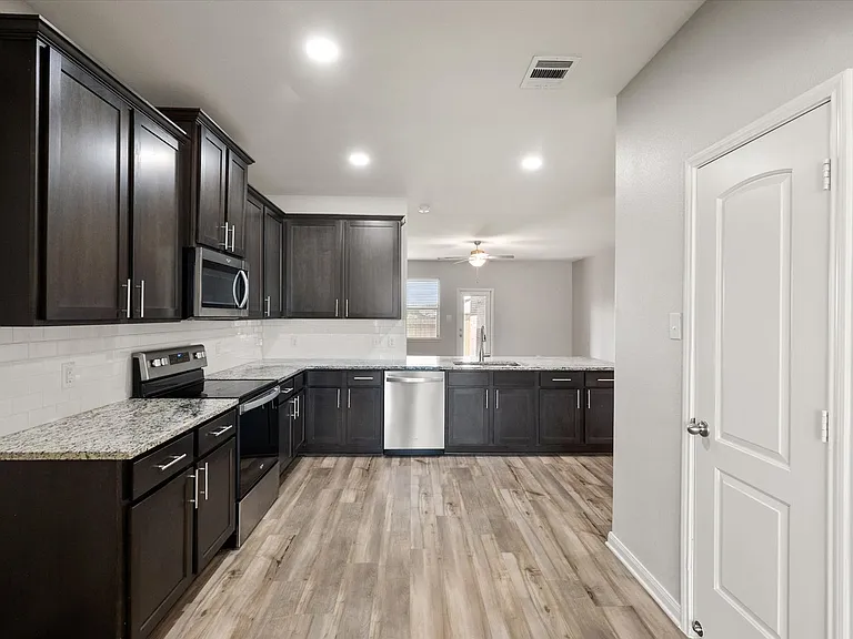 4004 Millau Ln — Photo 9