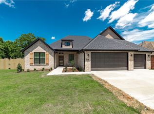 1644 Coopers Cv, Fayetteville, AR 72701