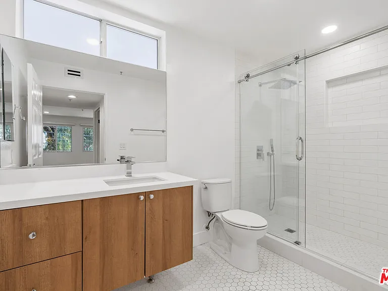 16100 W Sunset Blvd #201 — Photo 18