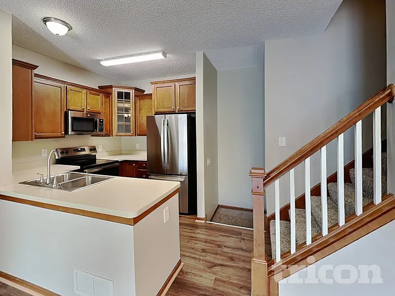 7712 Lachman Ave NE — Photo 3
