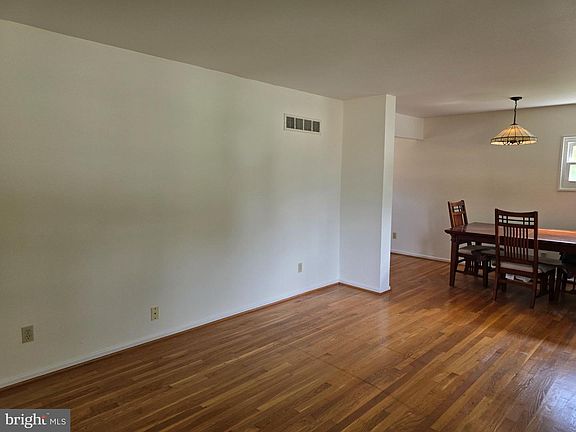 5th image of 18 Pearson Dr